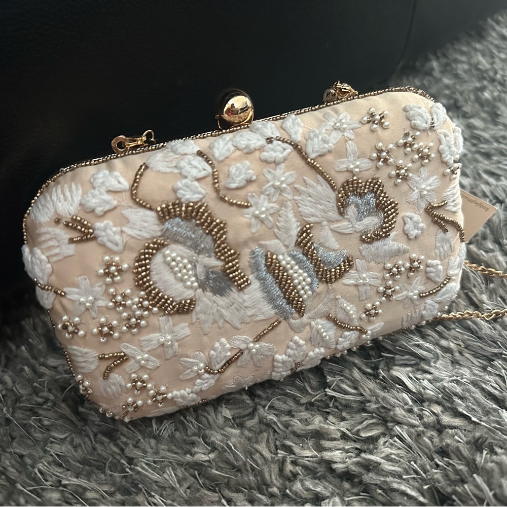 Jewel Badgley Mischka 
Elegant Cream and White Embroidered Beaded Clutch NWT